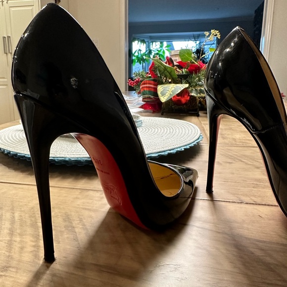Louboutin  “So Kate” patent calf leather. - Picture 3 of 9